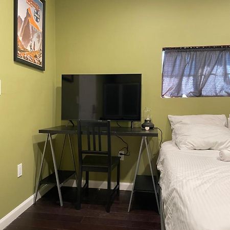 Private Standalone Room W/ Tv, Wifi & Ac In Carson Buitenkant foto