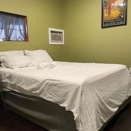 Private Standalone Room W/ Tv, Wifi & Ac In Carson Buitenkant foto