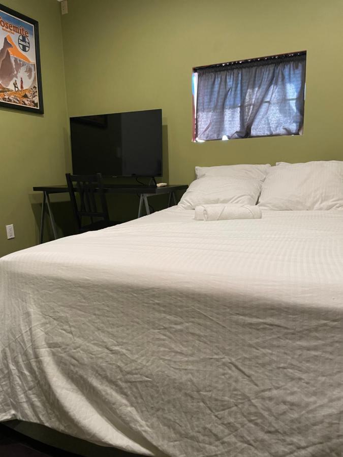 Private Standalone Room W/ Tv, Wifi & Ac In Carson Buitenkant foto