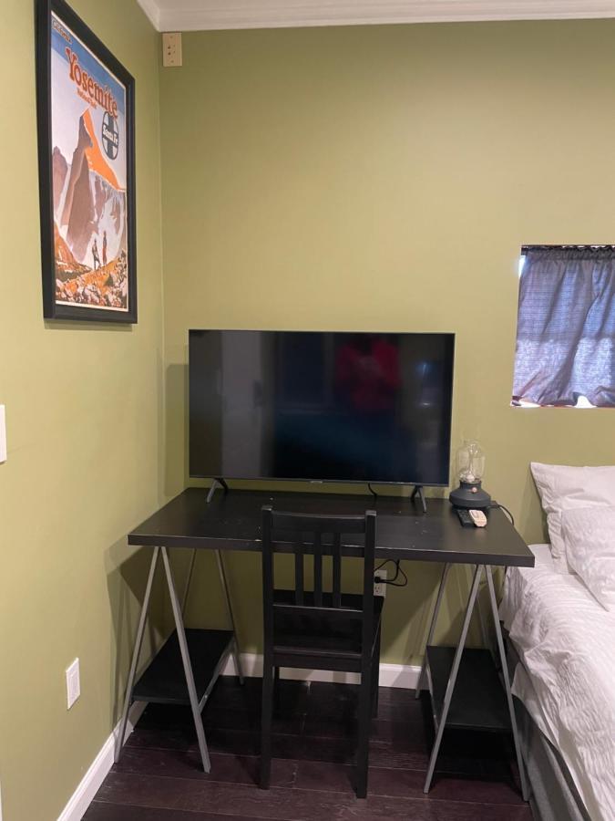 Private Standalone Room W/ Tv, Wifi & Ac In Carson Buitenkant foto