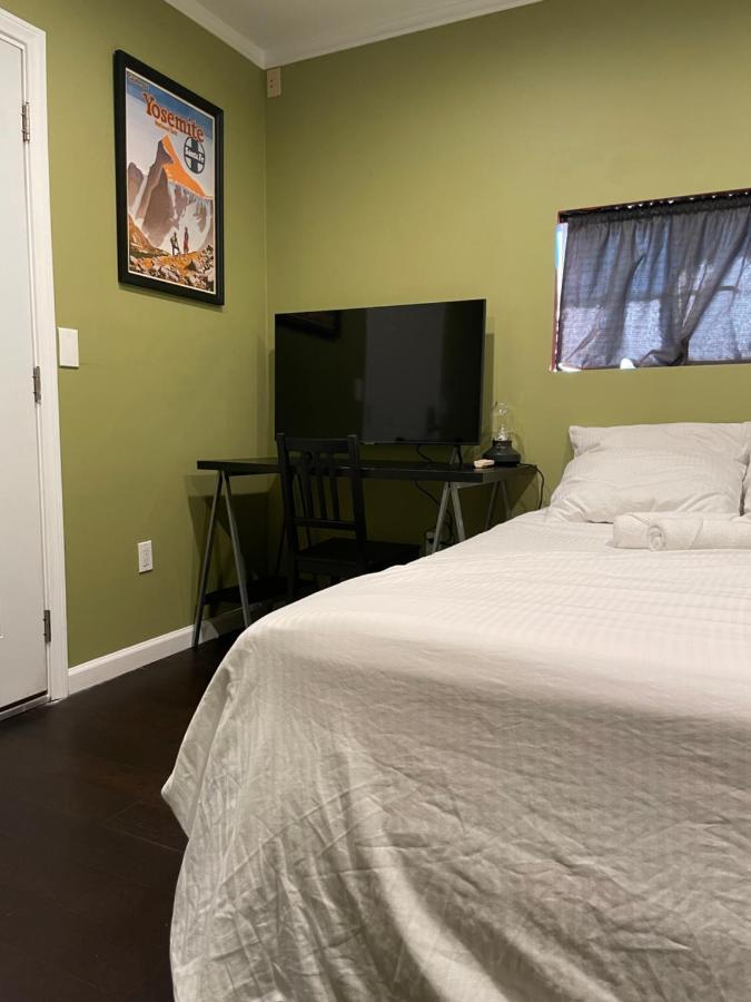 Private Standalone Room W/ Tv, Wifi & Ac In Carson Buitenkant foto